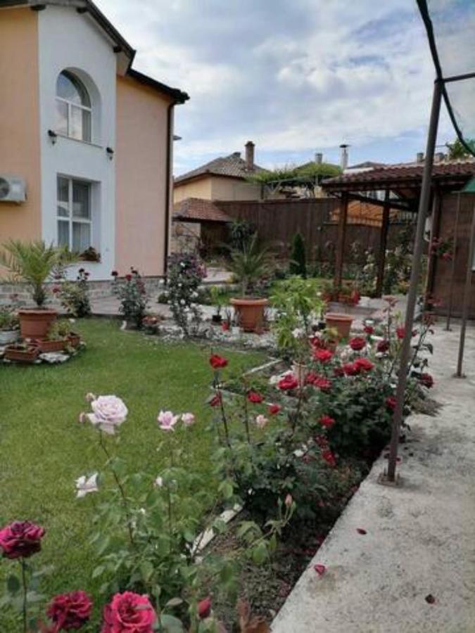 Lucky 2 Hotel Pavel Banya Buitenkant foto