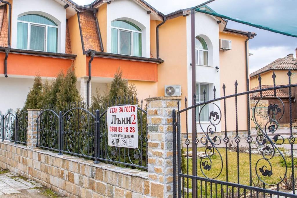 Lucky 2 Hotel Pavel Banya Buitenkant foto