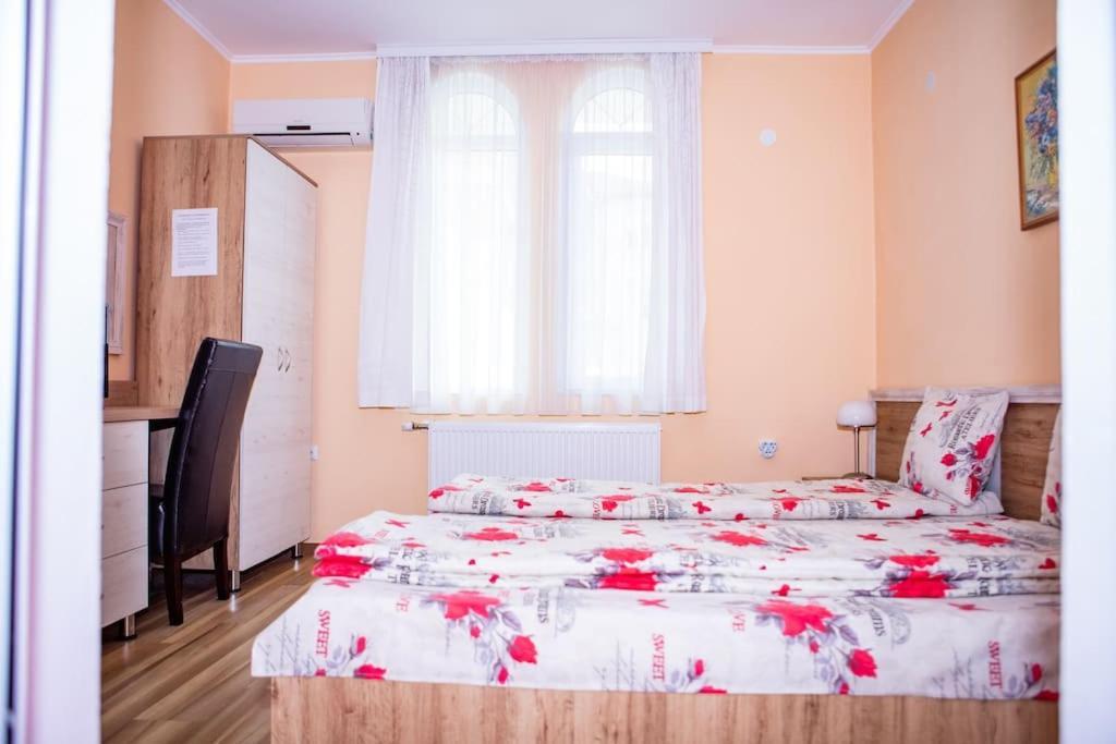 Lucky 2 Hotel Pavel Banya Buitenkant foto