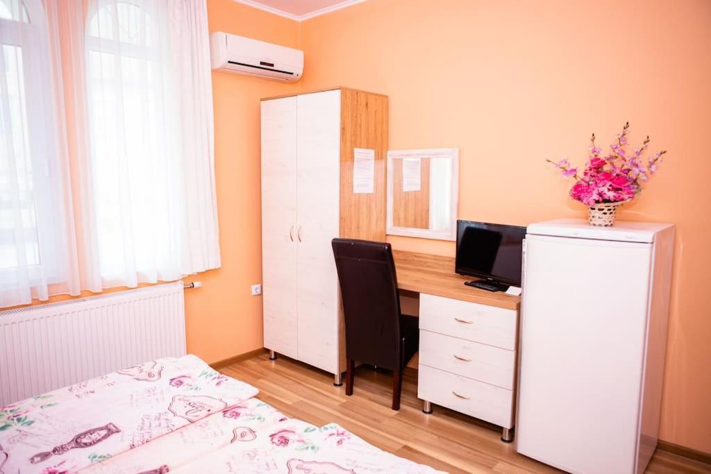 Lucky 2 Hotel Pavel Banya Buitenkant foto