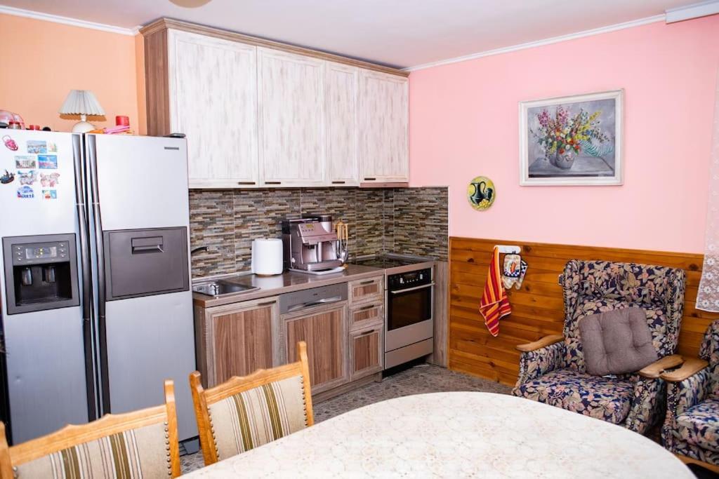Lucky 2 Hotel Pavel Banya Buitenkant foto